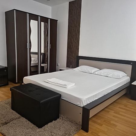Aparthotel Yanis Bucarest Extérieur photo