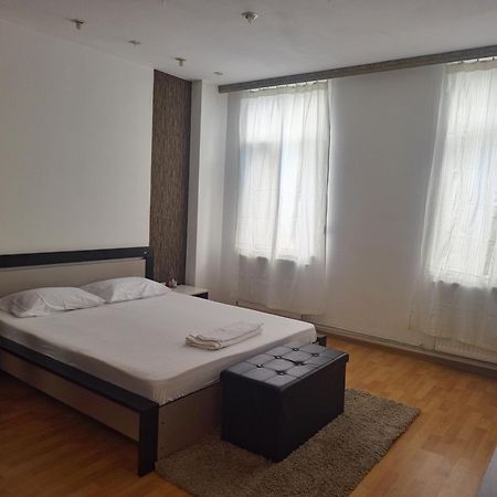 Aparthotel Yanis Bucarest Extérieur photo